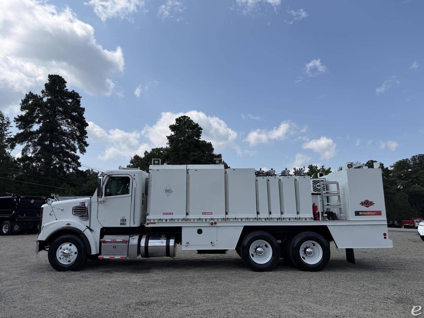 2016 Freightliner 122SD