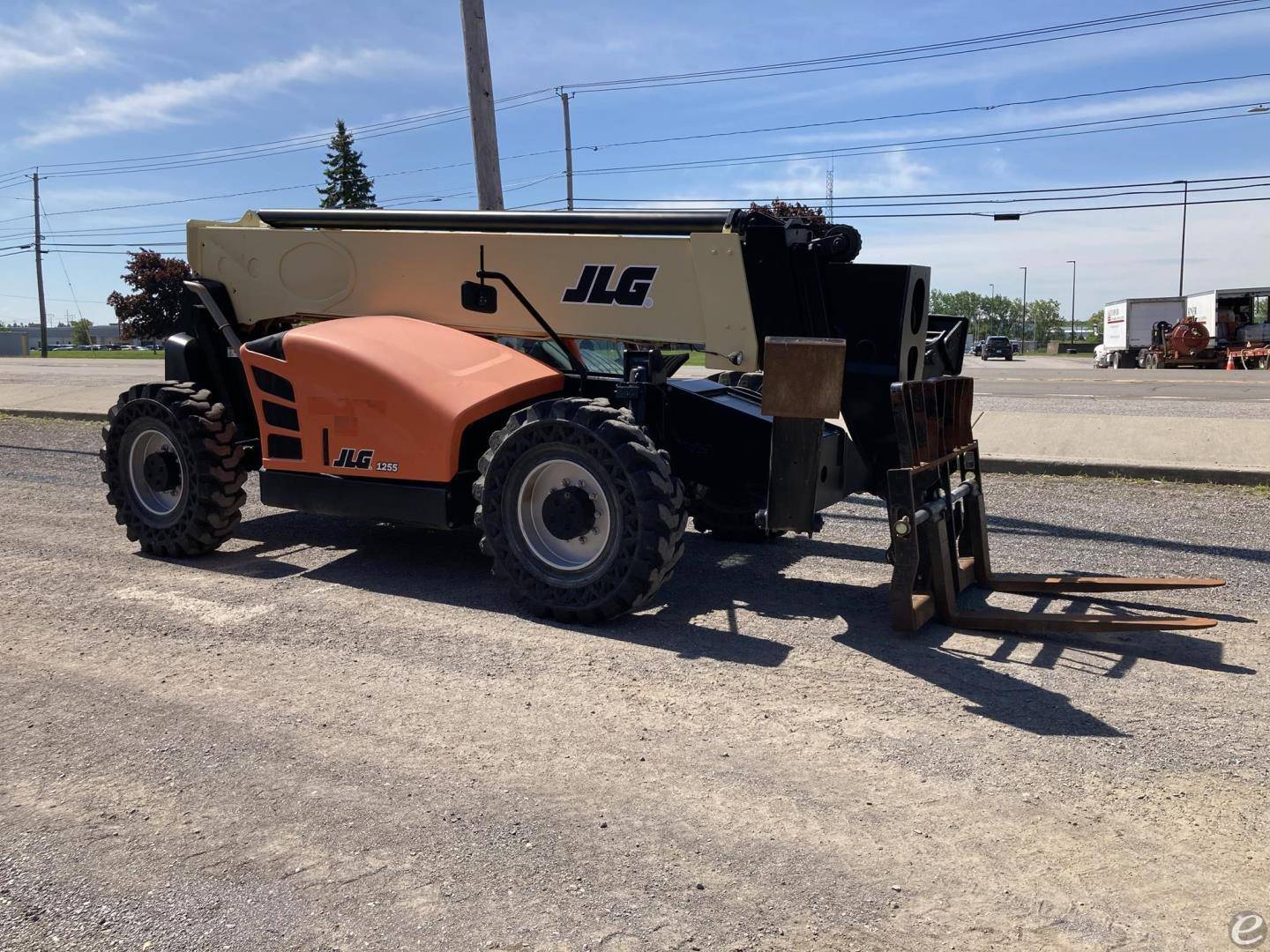 2015 JLG 1255