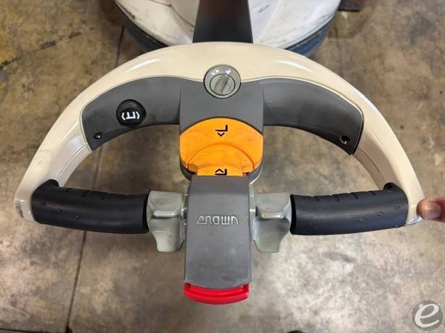 2016 Crown SX3000-40