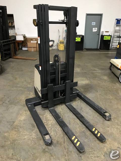 2013 Crown SX3000 Electric Forklift - 123Forklift