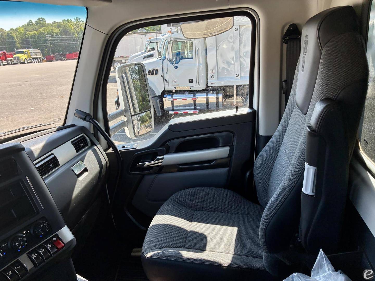 2025 Kenworth T880