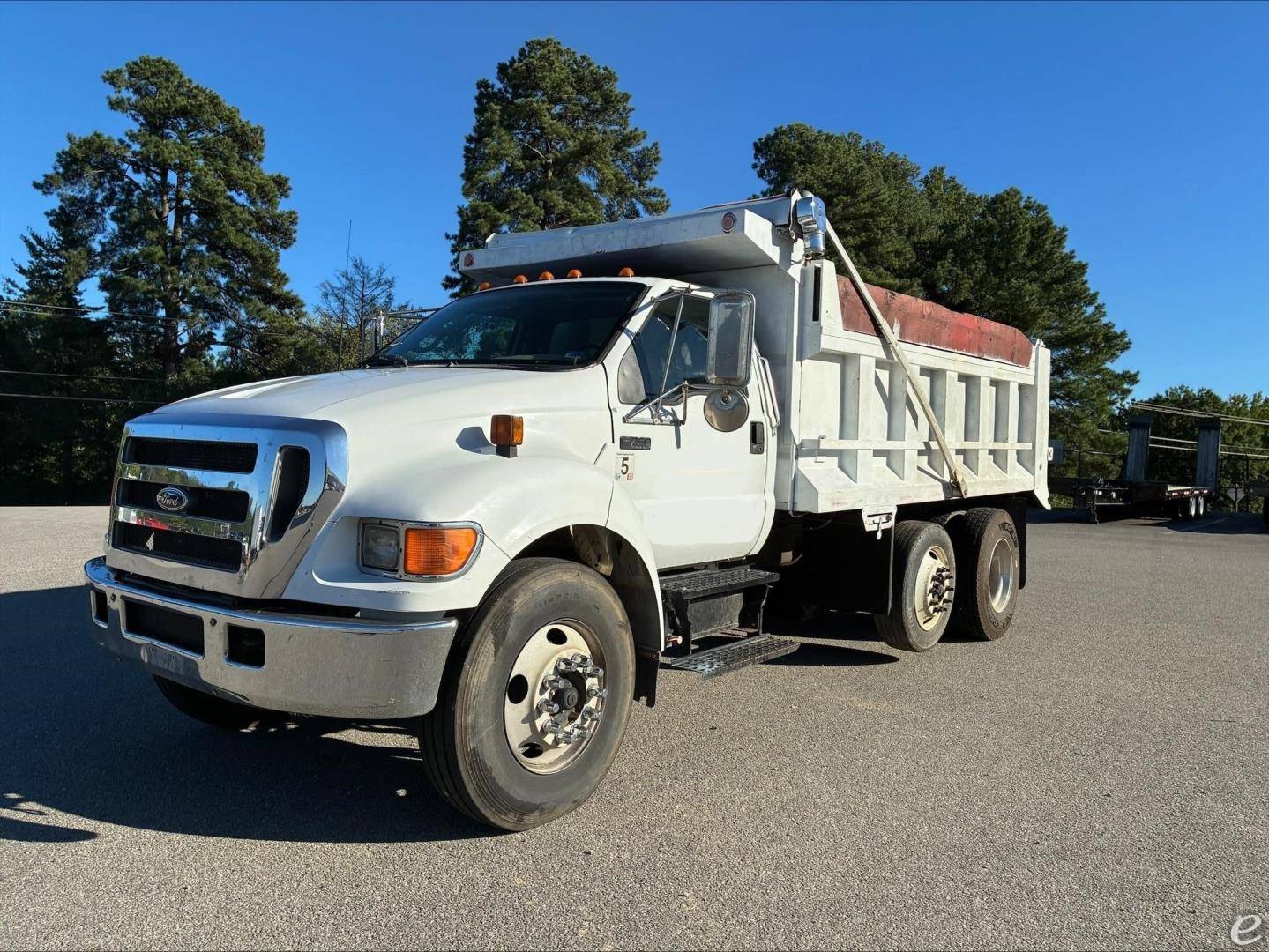 2006 Ford F750 XLT SD