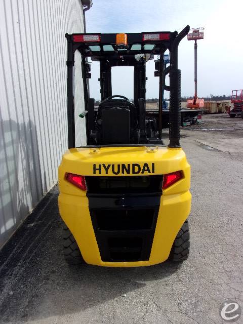 2017 Hyundai 25D-9