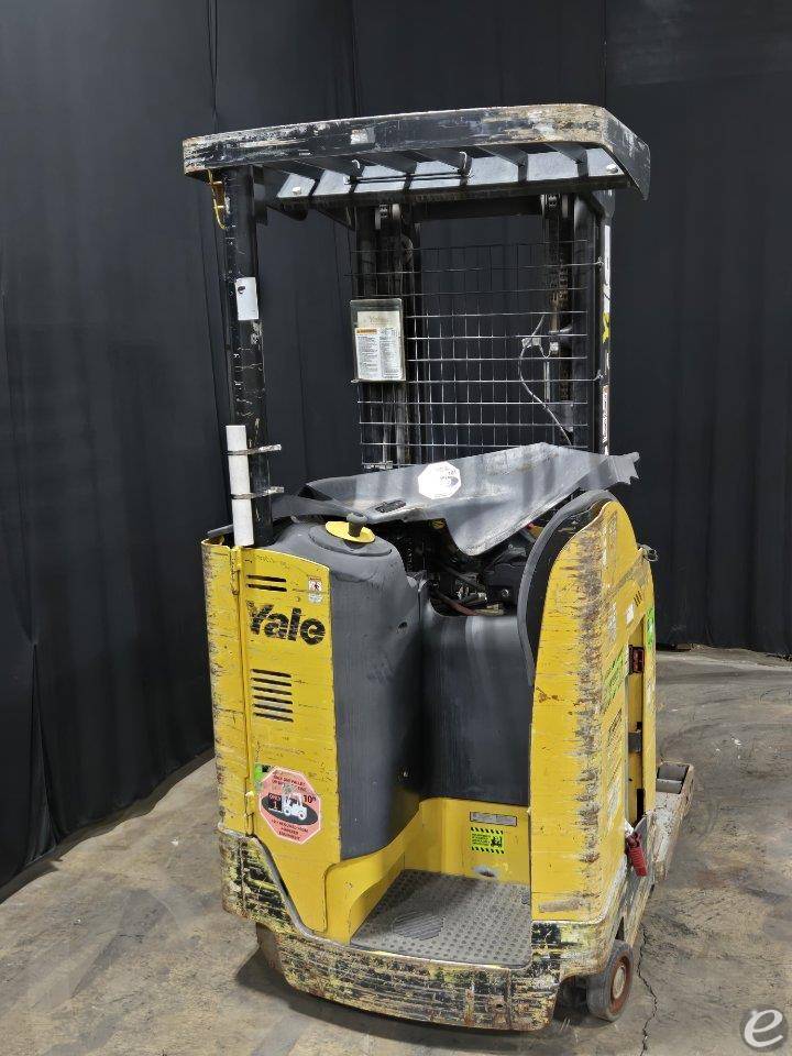 2016 Yale NR040DB