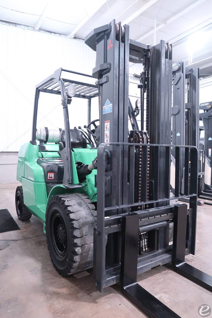 2013 Mitsubishi FG50CN
