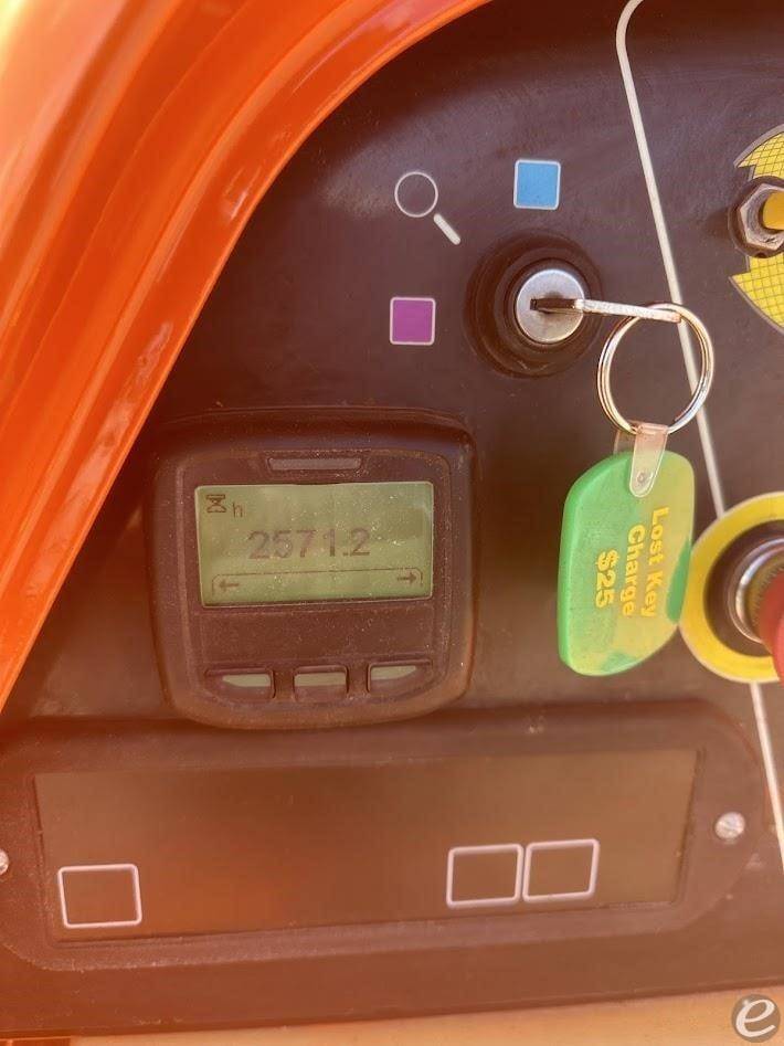 2017 JLG 450AJ