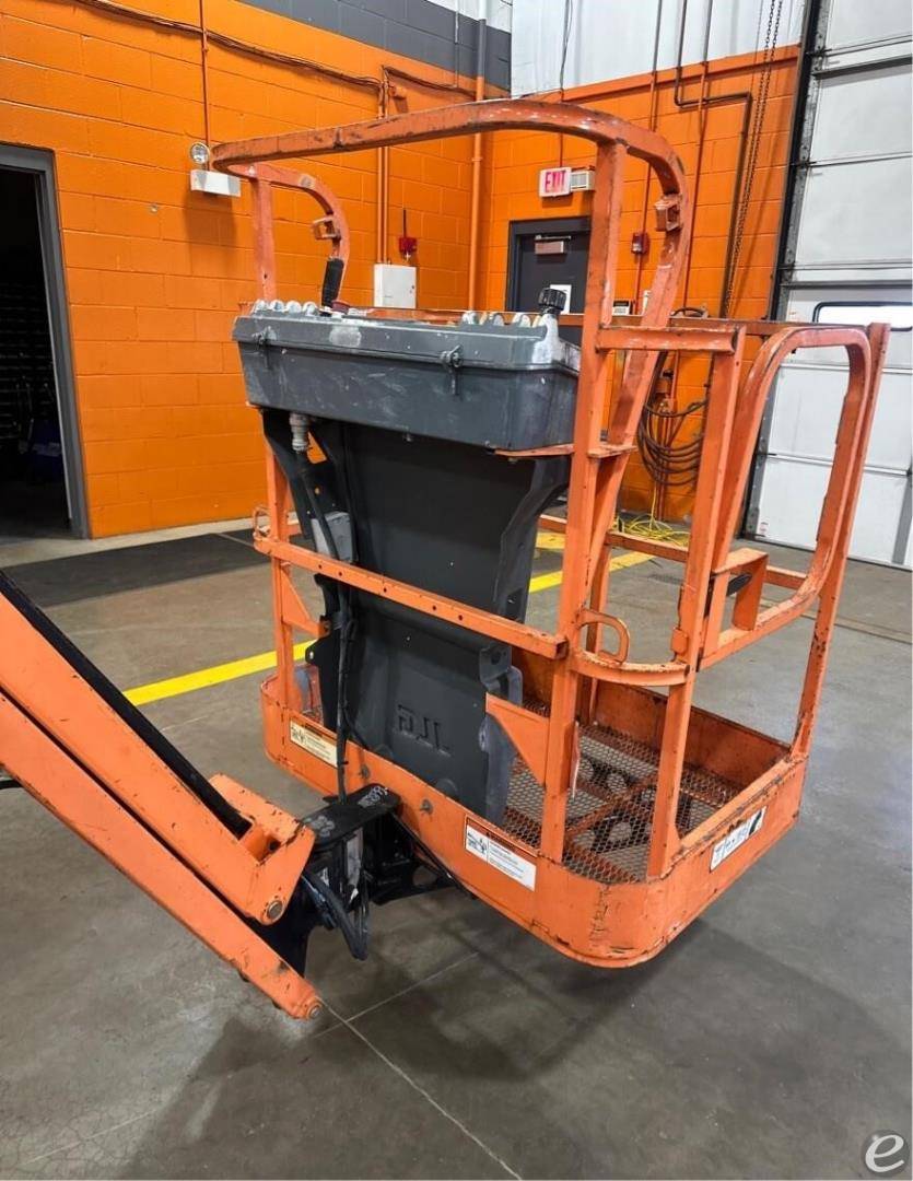 2015 JLG E400AJPN
