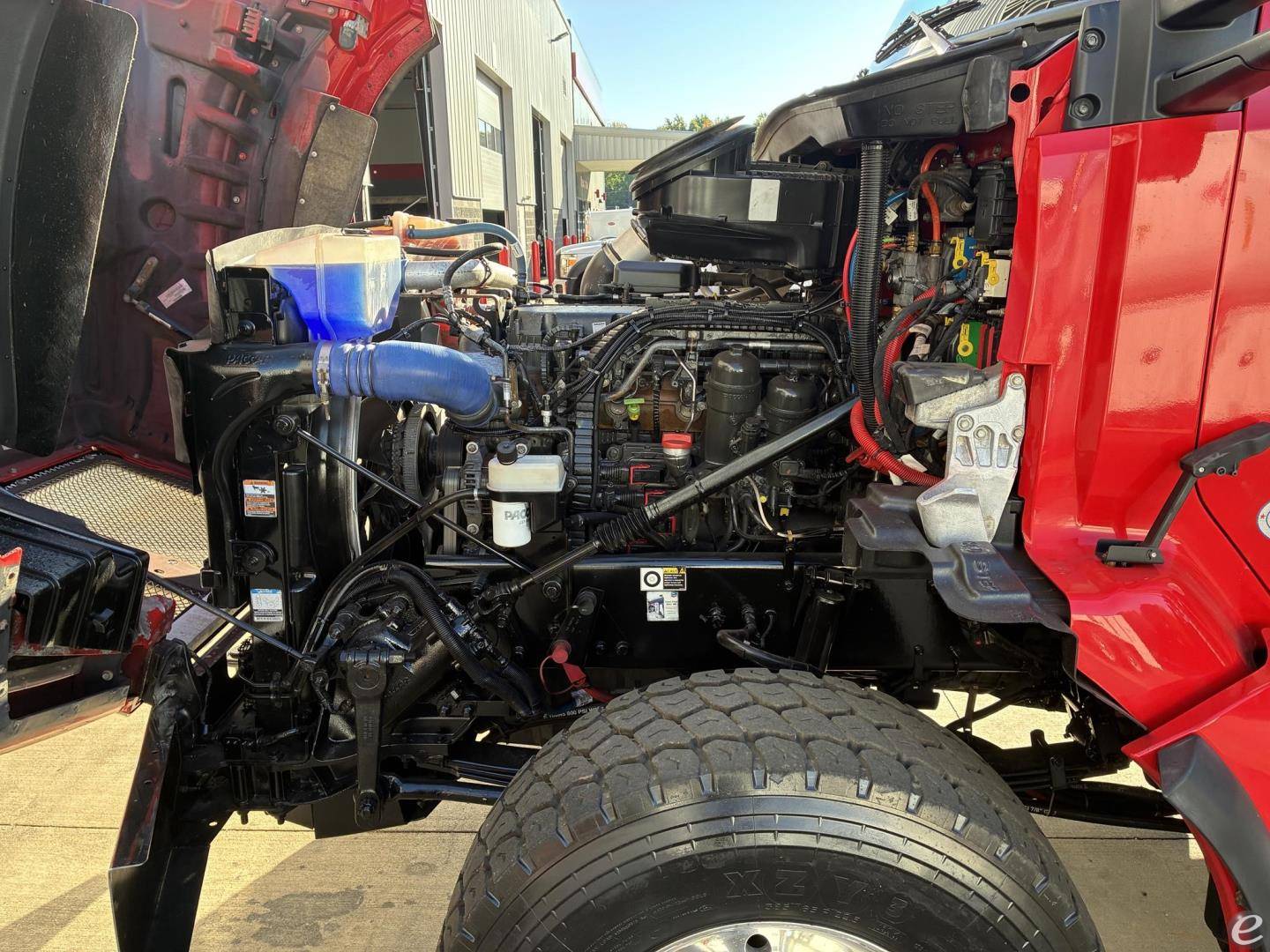 2023 Kenworth T880