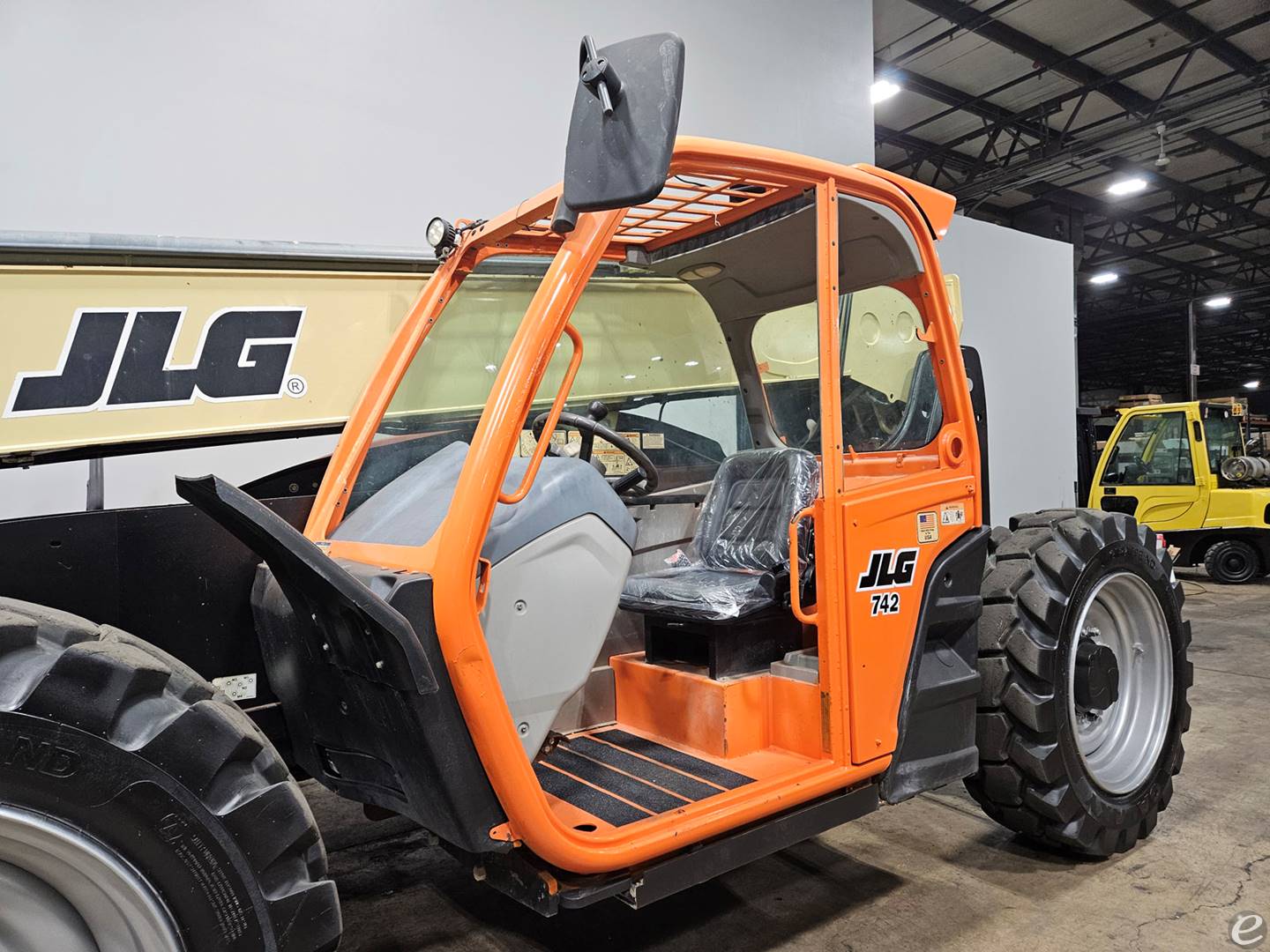 2019 JLG 742