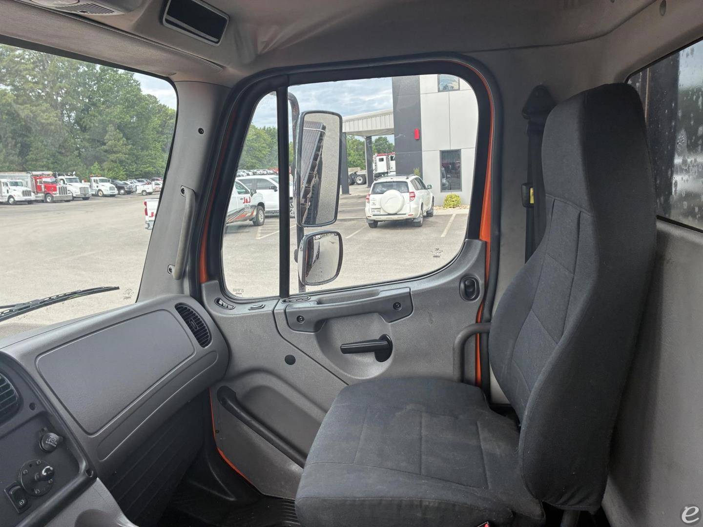 2017 Freightliner BUSINESS CLASS M2 106
