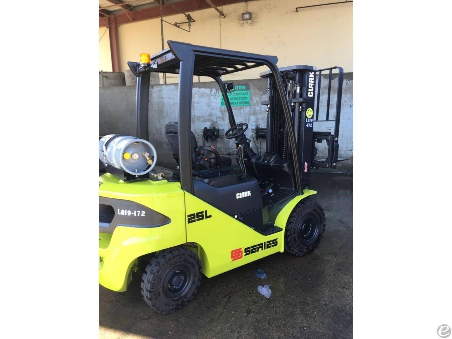 2019 Clark S25L