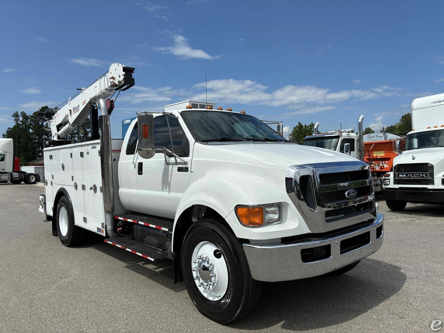 2015 Ford F750 XLT SD