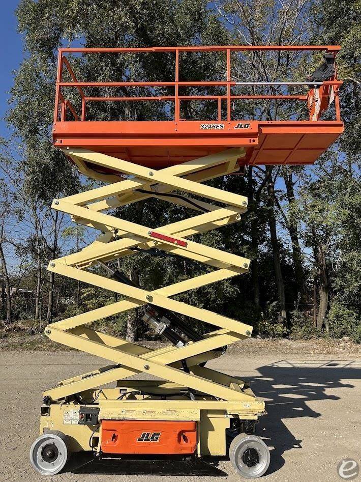 2018 JLG 3246ES
