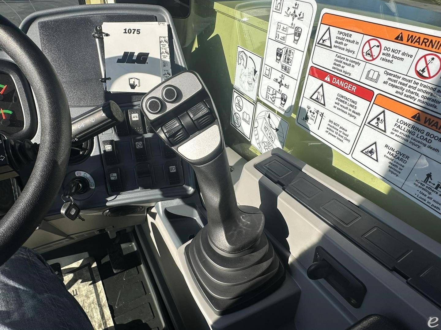 2026 JLG 1075