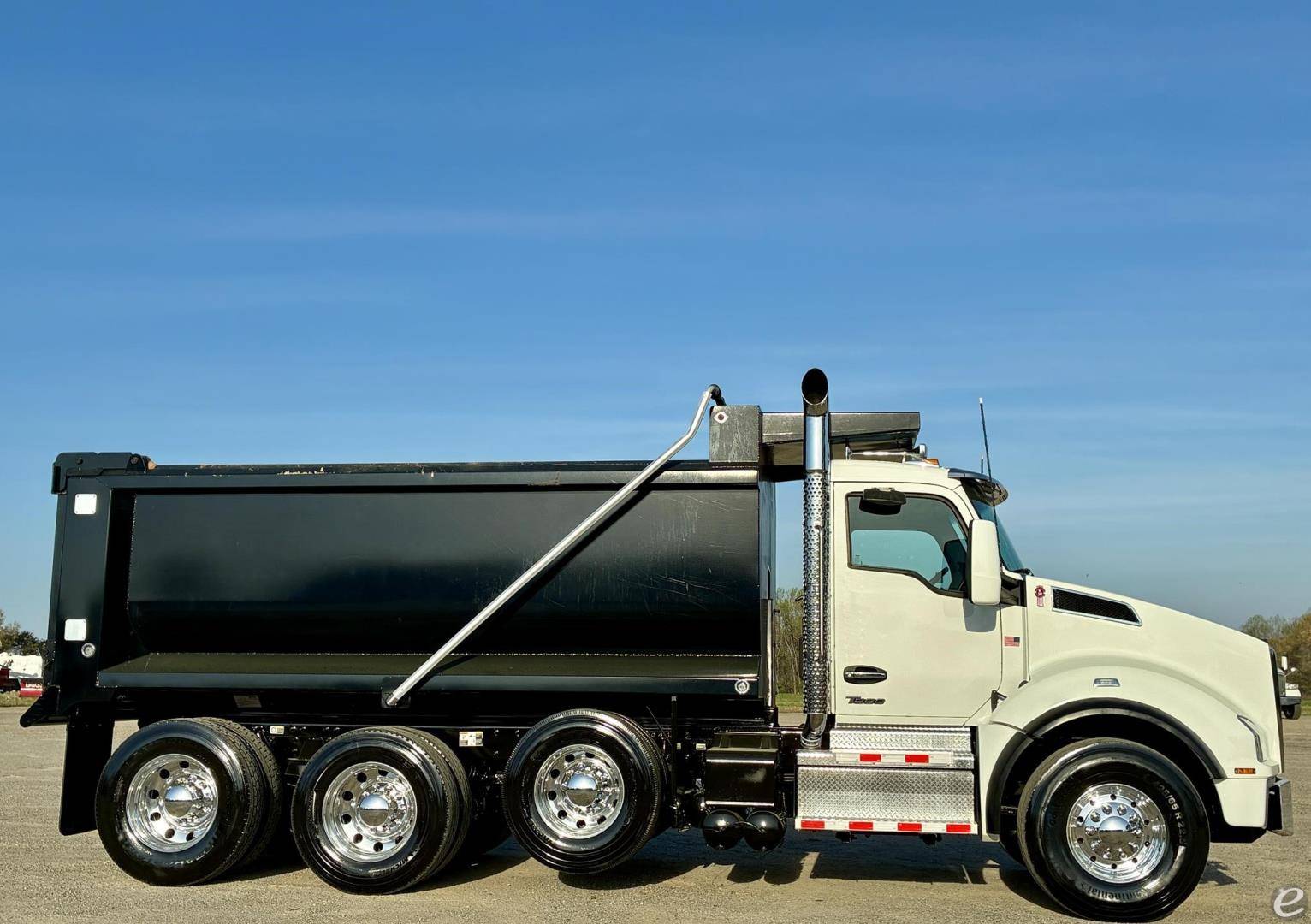 2025 Kenworth T880