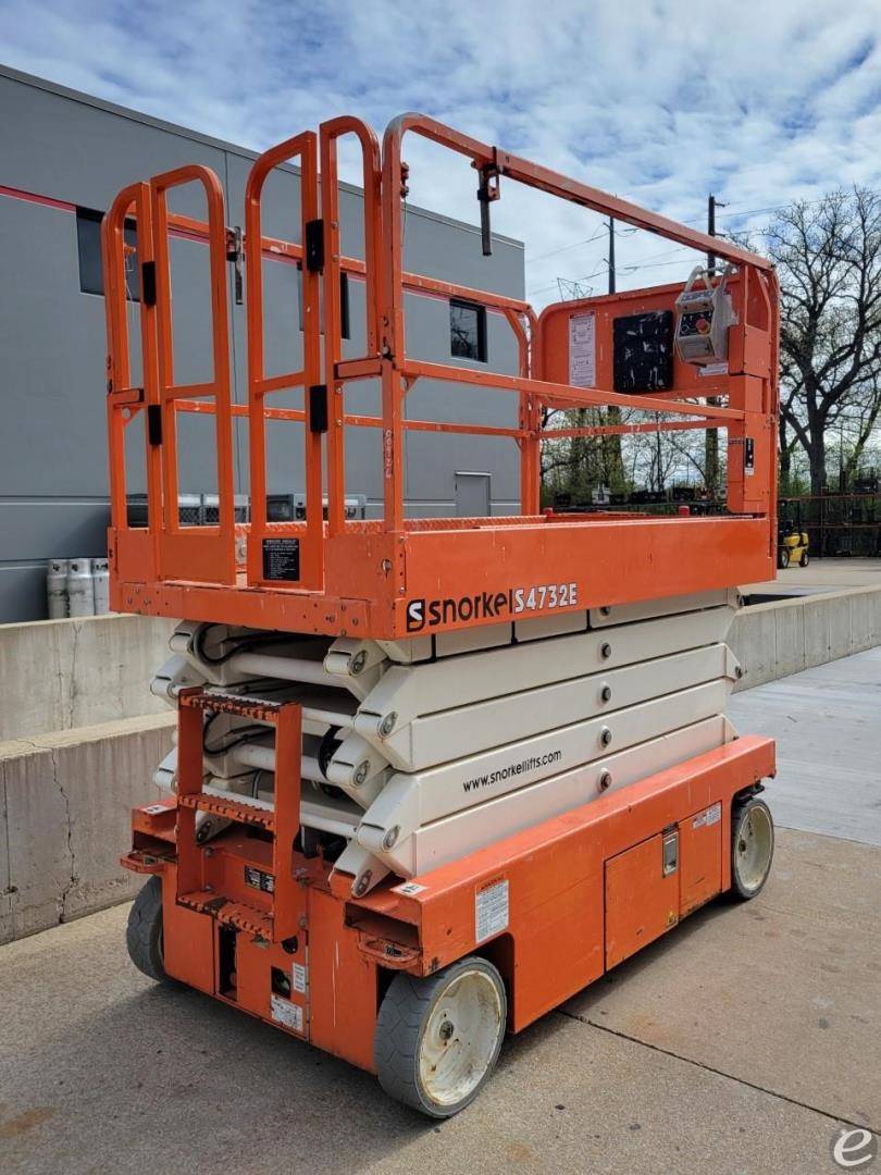 2017 Snorkel S4732E Electric Scissor Lift - 123Forklift