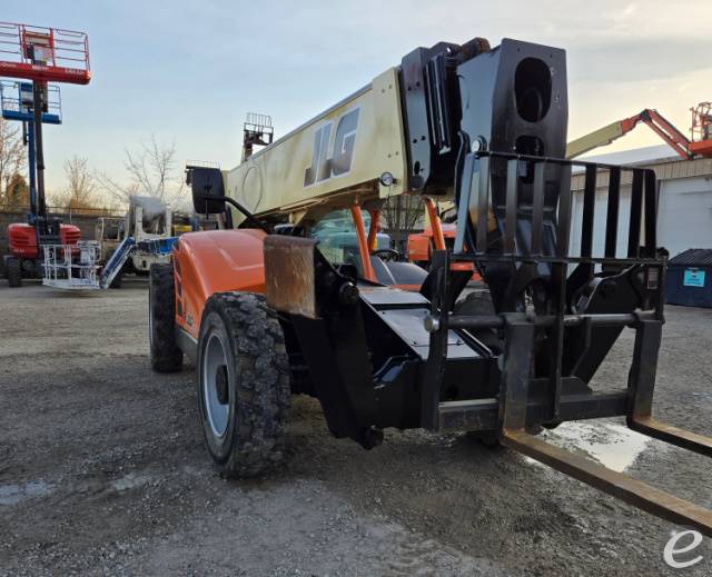 2019 JLG 1055