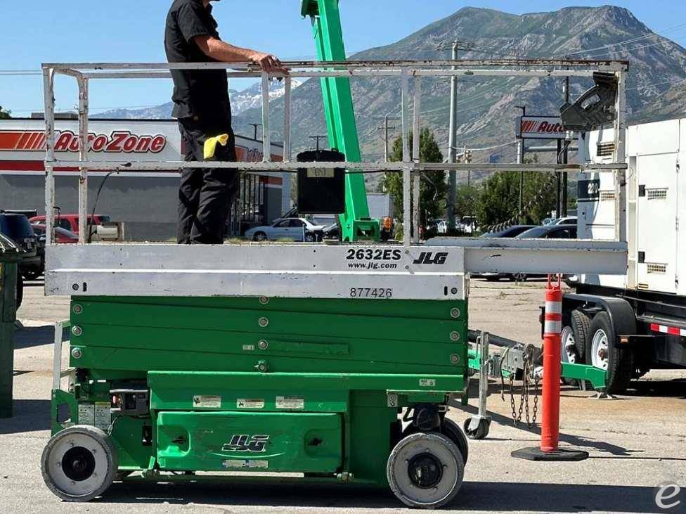 2016 JLG 2632ES