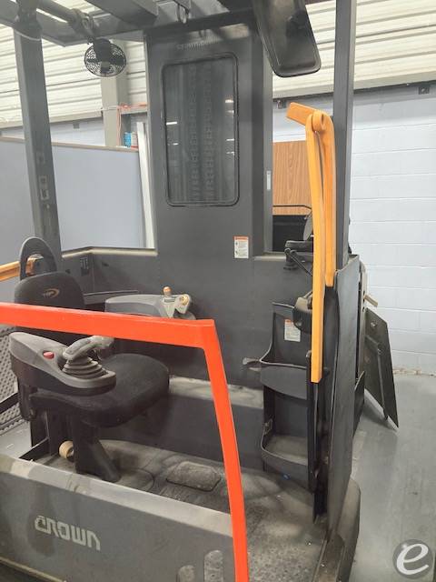 2006 Crown TSP6000 Electric Forklift - 123Forklift