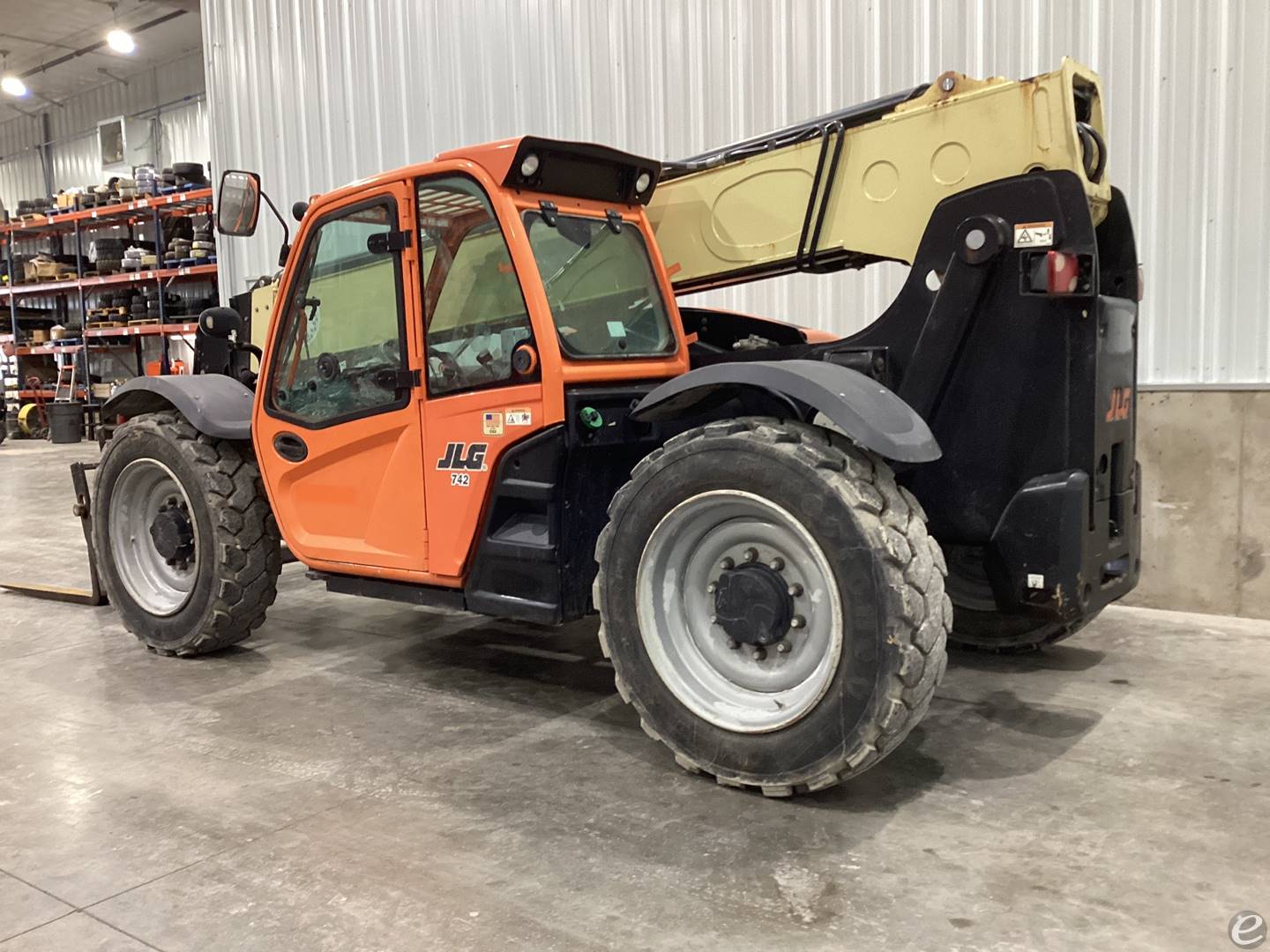 2018 JLG 742