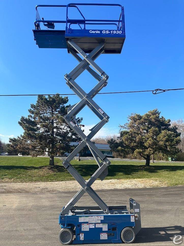 2013 Genie GS1930 Electric Scissor Lift - 123Forklift