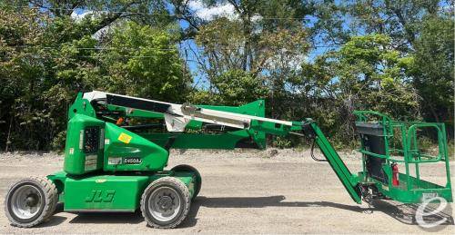 2013 JLG E450AJ