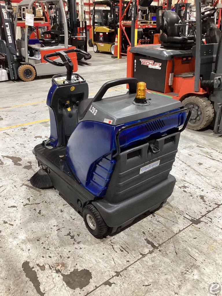 2012 Dustbane GLADIATOR 1050
