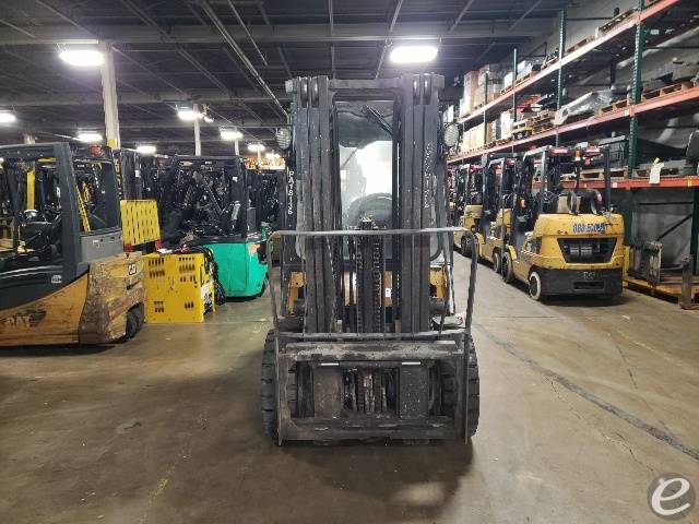 2011 Diesel Cat 2PD6000 Pneumatic Tire 4 Wheel Sit Down