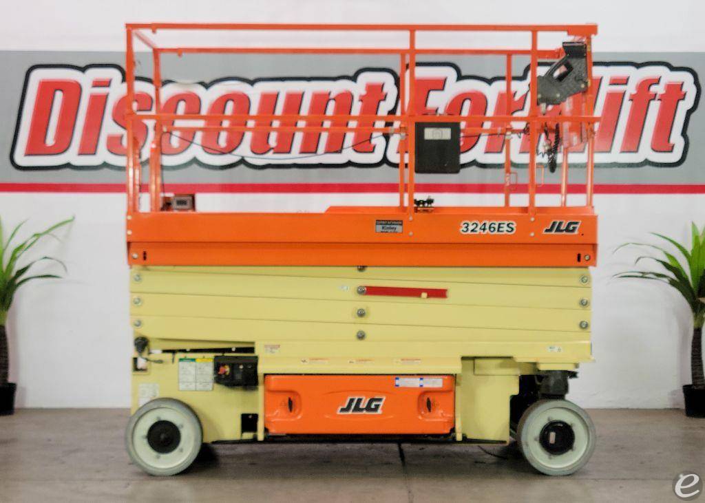 2018 JLG 3246ES