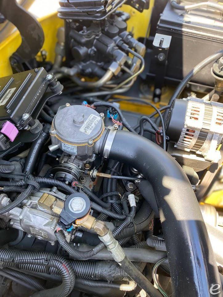 Yale GLP080LJ Pneumatic Tire 4 Wheel Sit Down