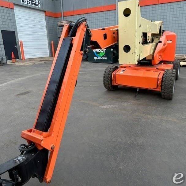 2015 JLG E450AJ