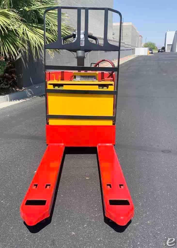 2023 Raymond 8210