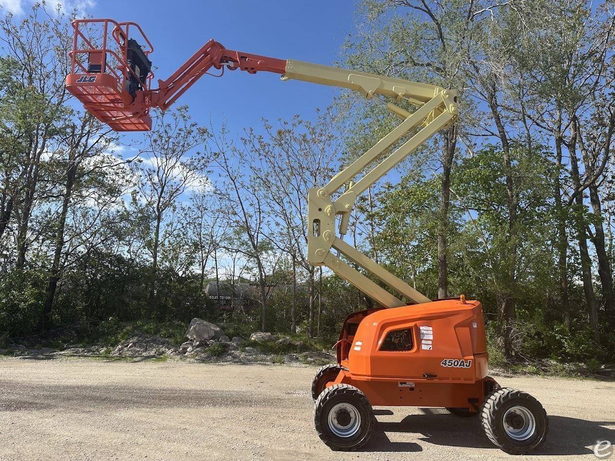 2017 JLG 450AJ