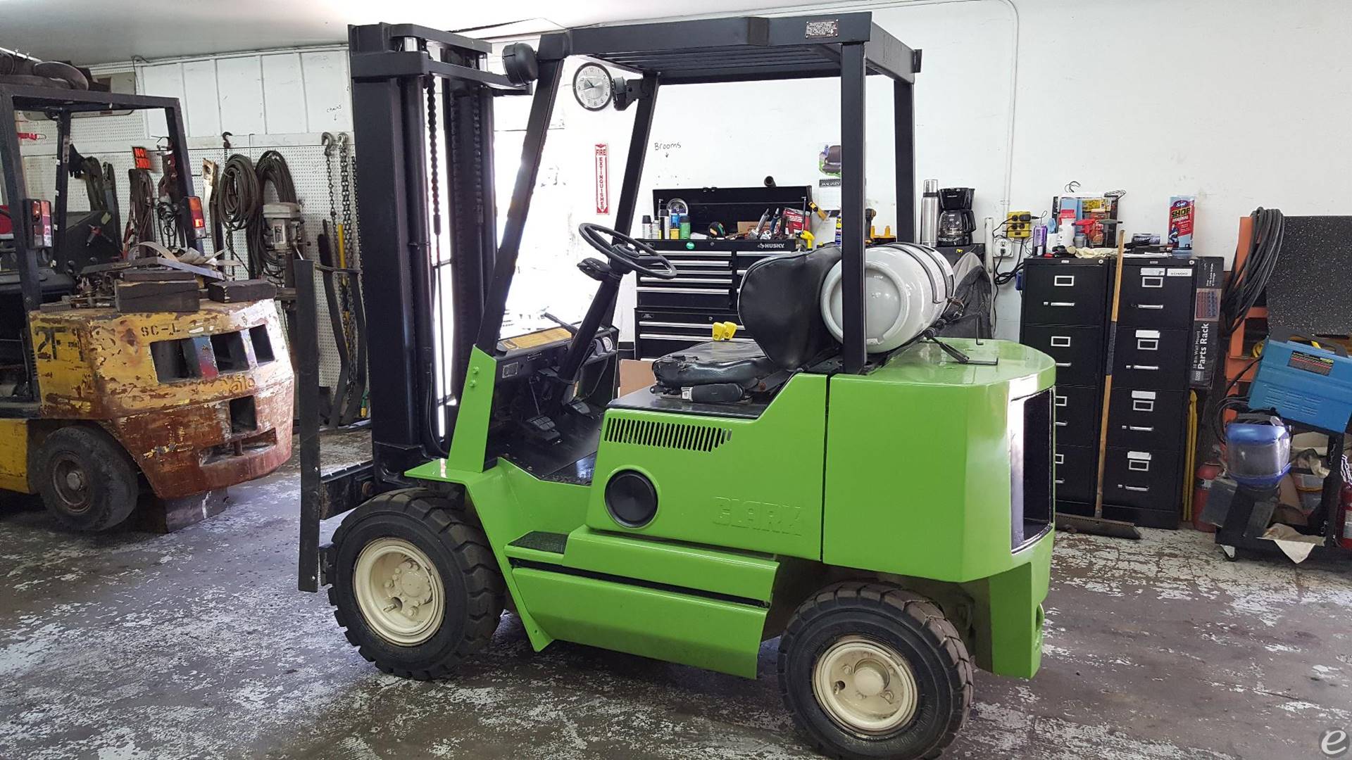 Clark gps25 Pneumatic Tire 4 Wheel Sit Down