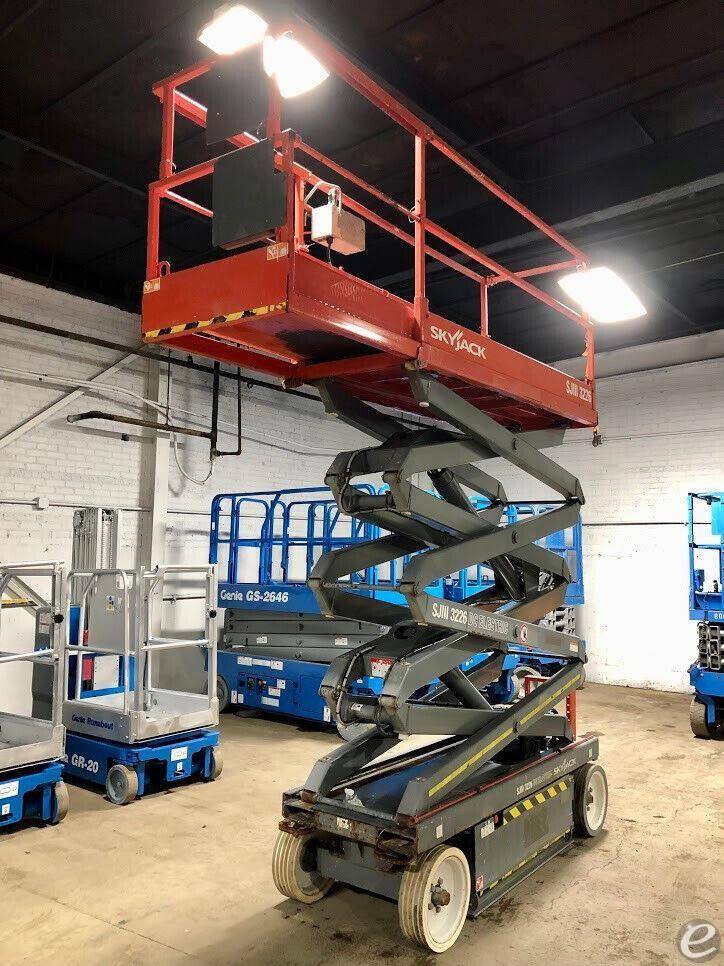 2011 Skyjack SJIII3226 Electric Scissor Lift - 123Forklift