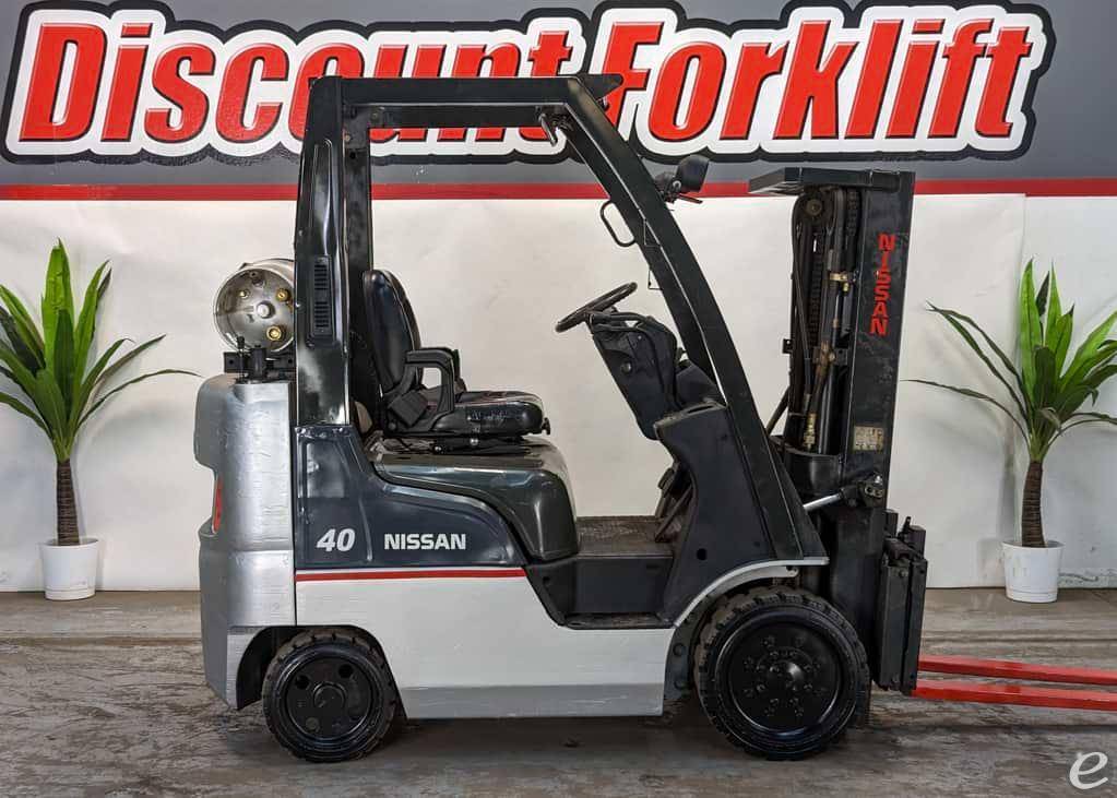 2005 Nissan                        ...