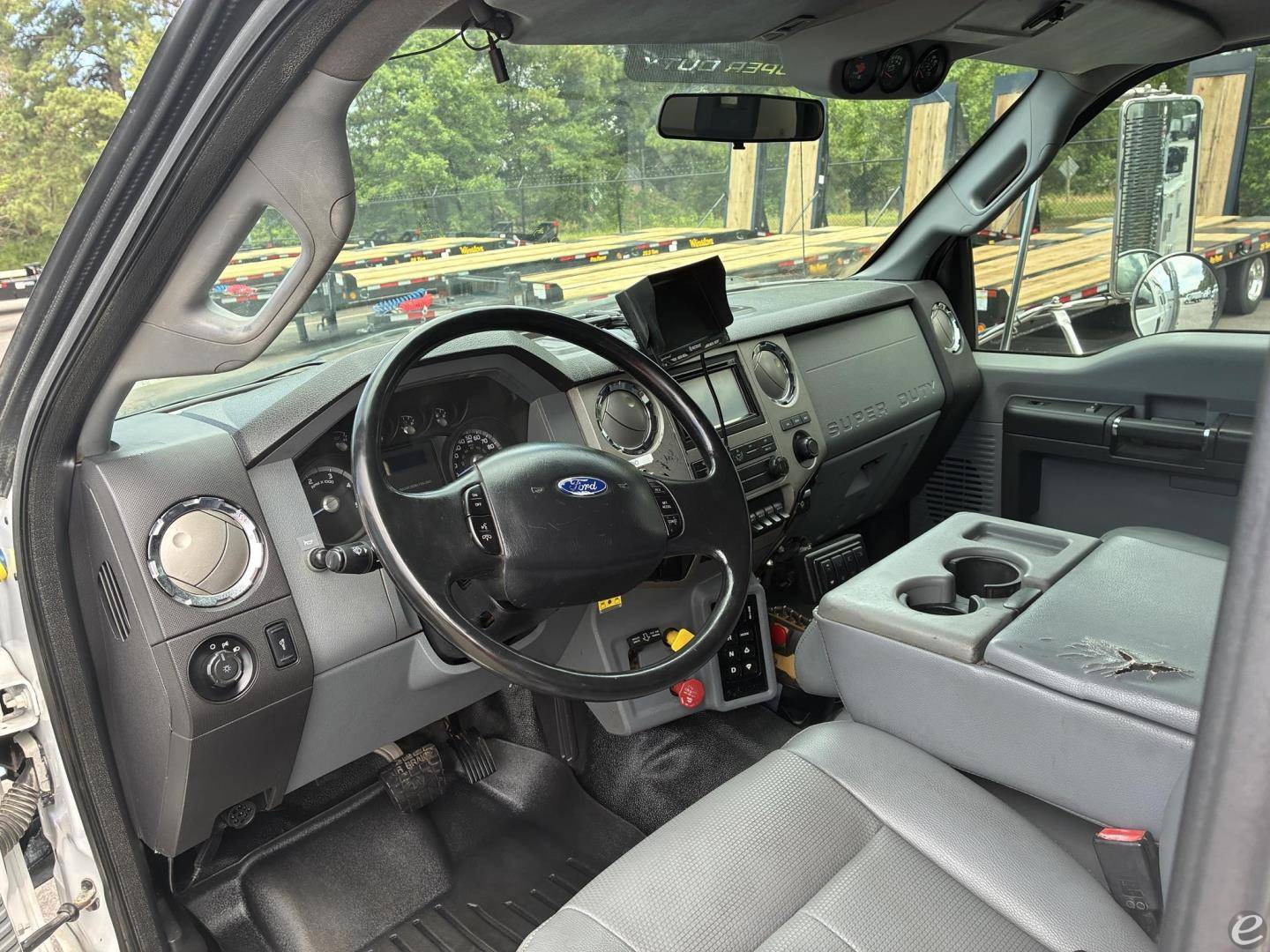 2015 Ford F750 XLT SD