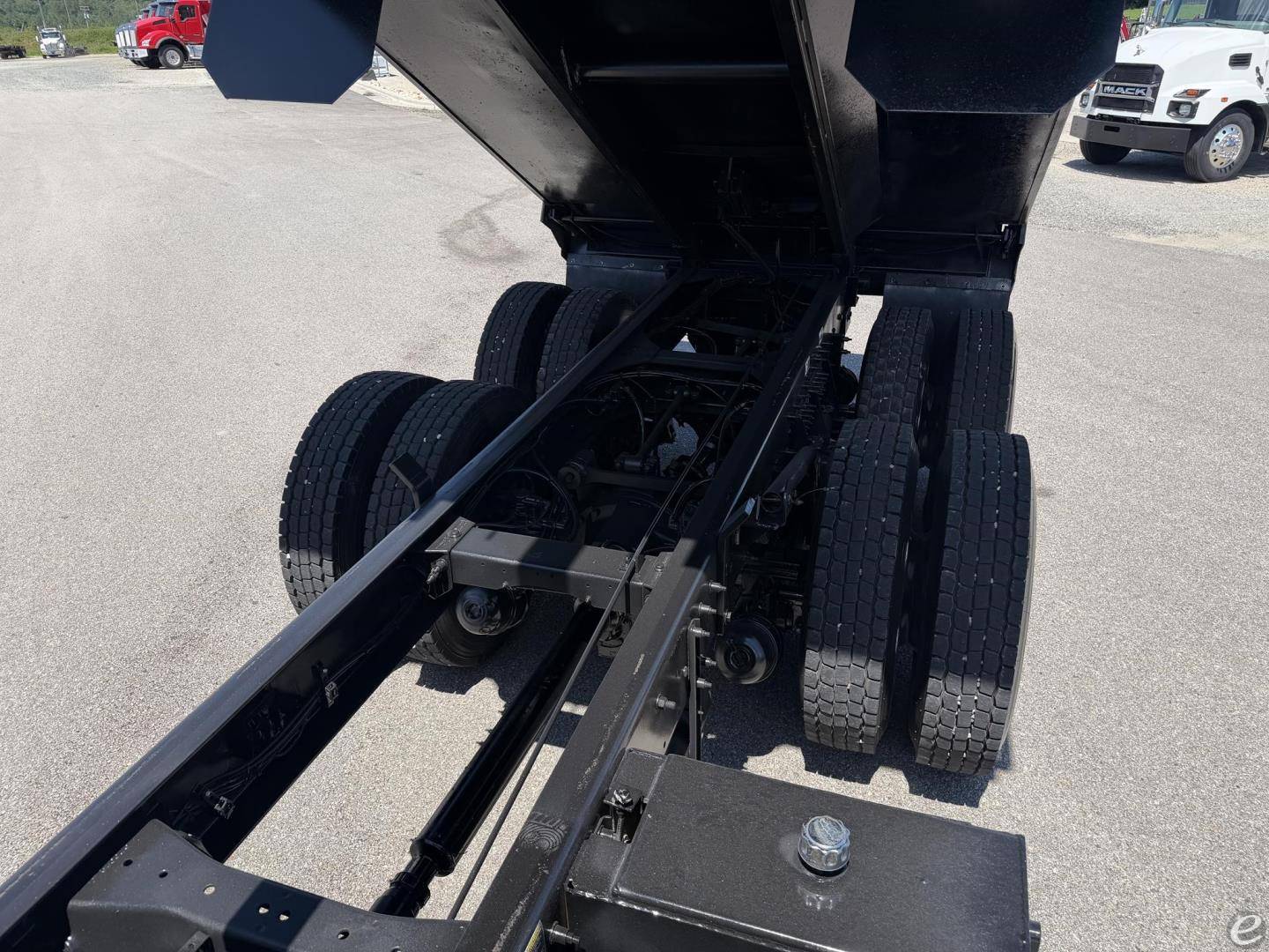 2023 Peterbilt 548