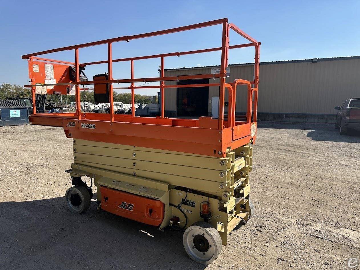 2018 JLG 3246ES