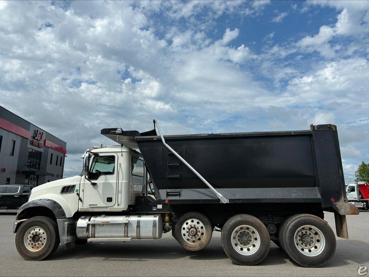 2020 Mack GRANITE 64FR