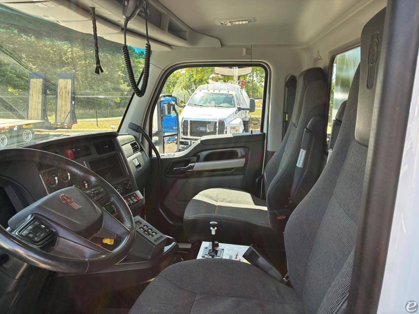2025 Kenworth T880