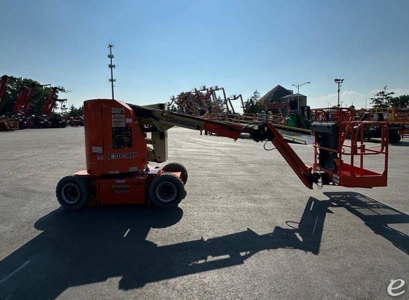 2015 JLG E300AJP