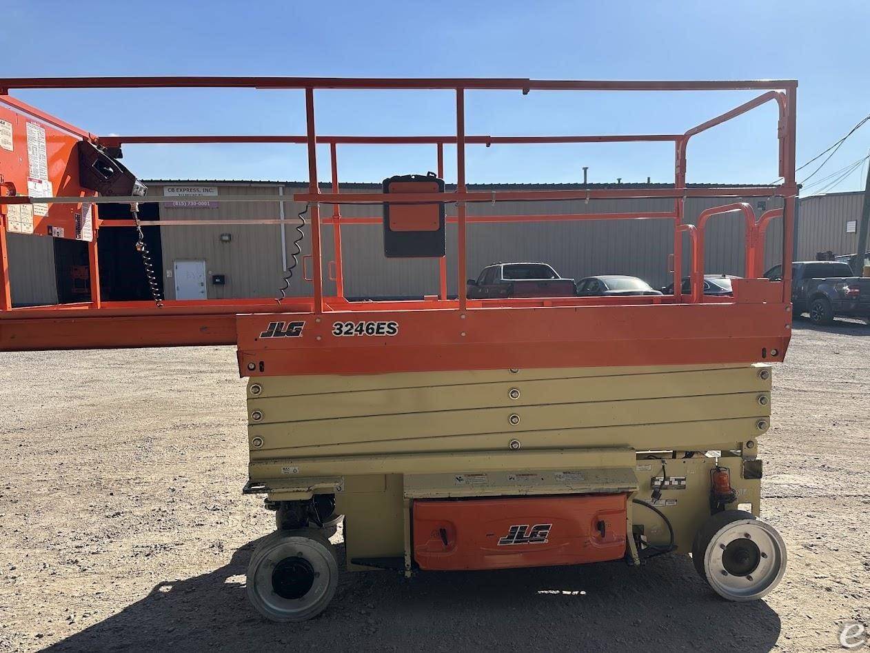 2018 JLG 3246ES
