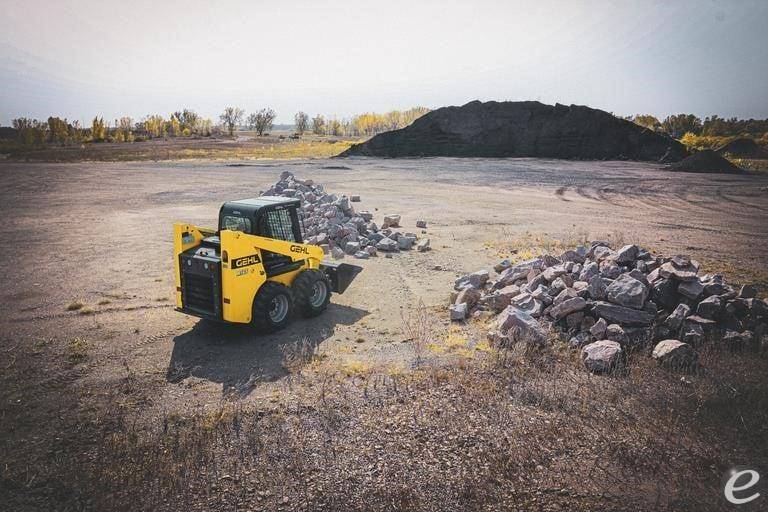 2026 Gehl R165