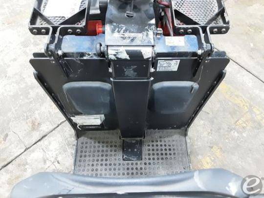 2020 Raymond 8720