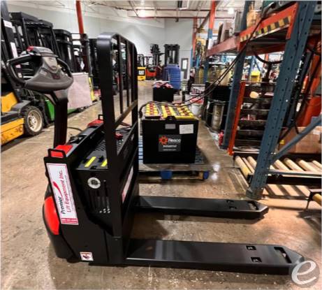 2018 Raymond 8210
