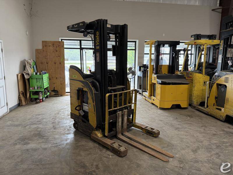 2012 Yale NR040EA
