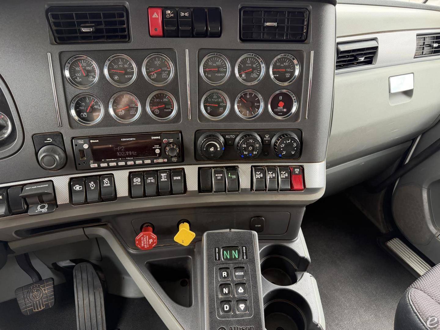 2021 Kenworth T880