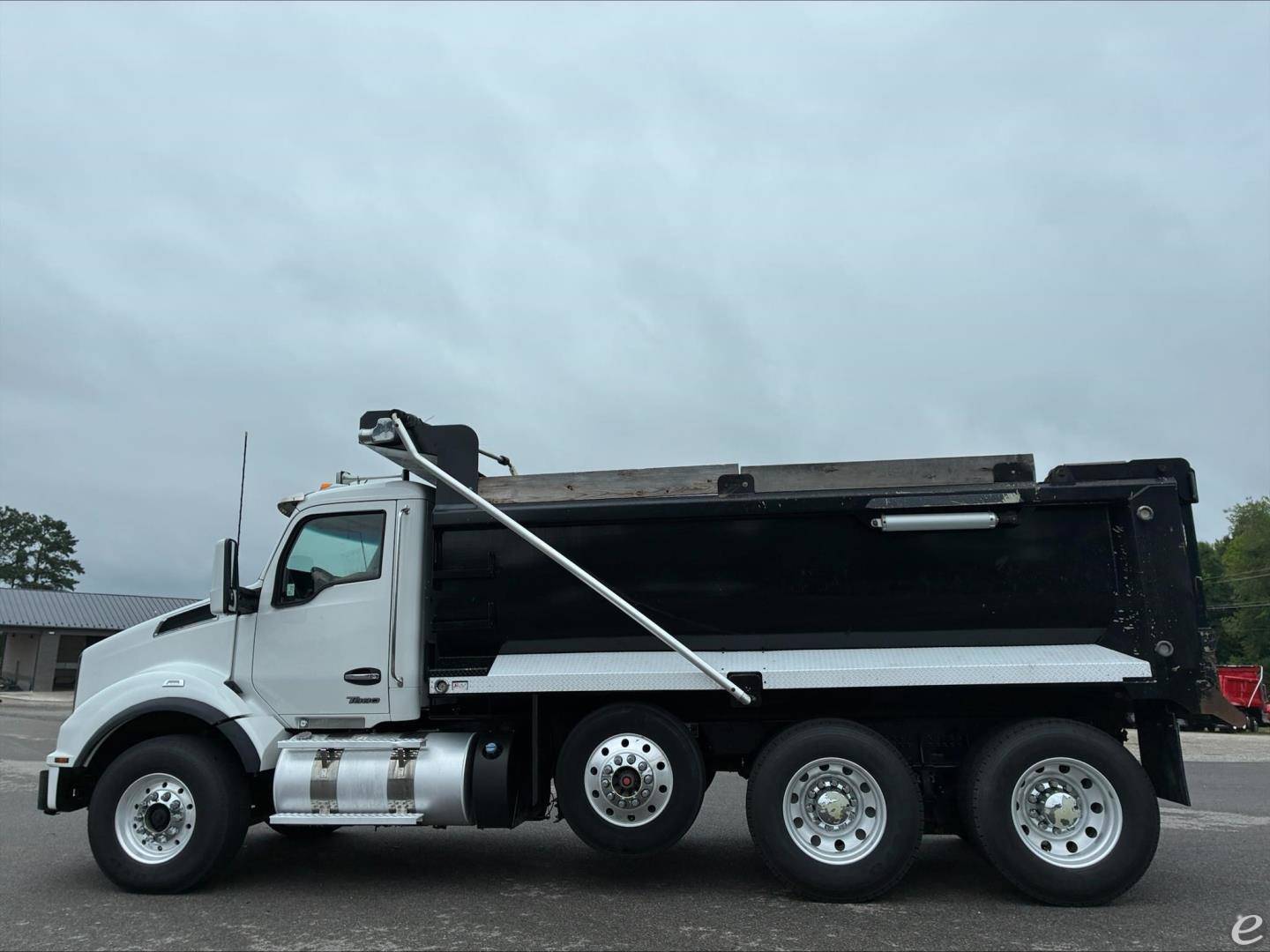 2022 Kenworth T880