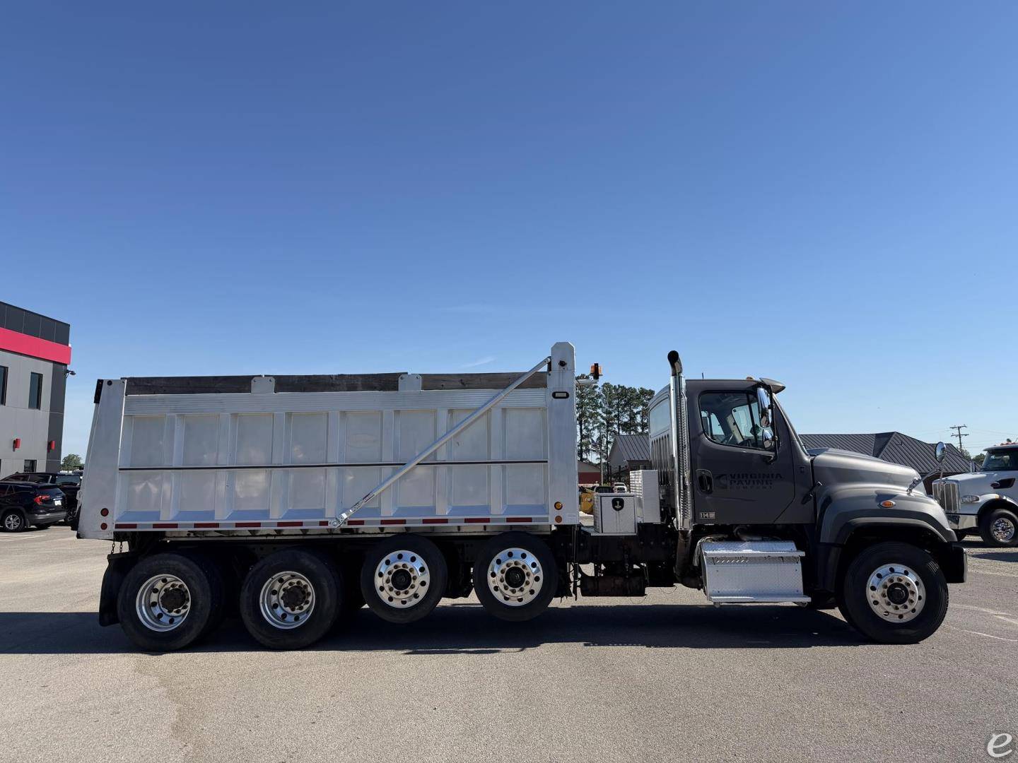 2016 Freightliner 114SD